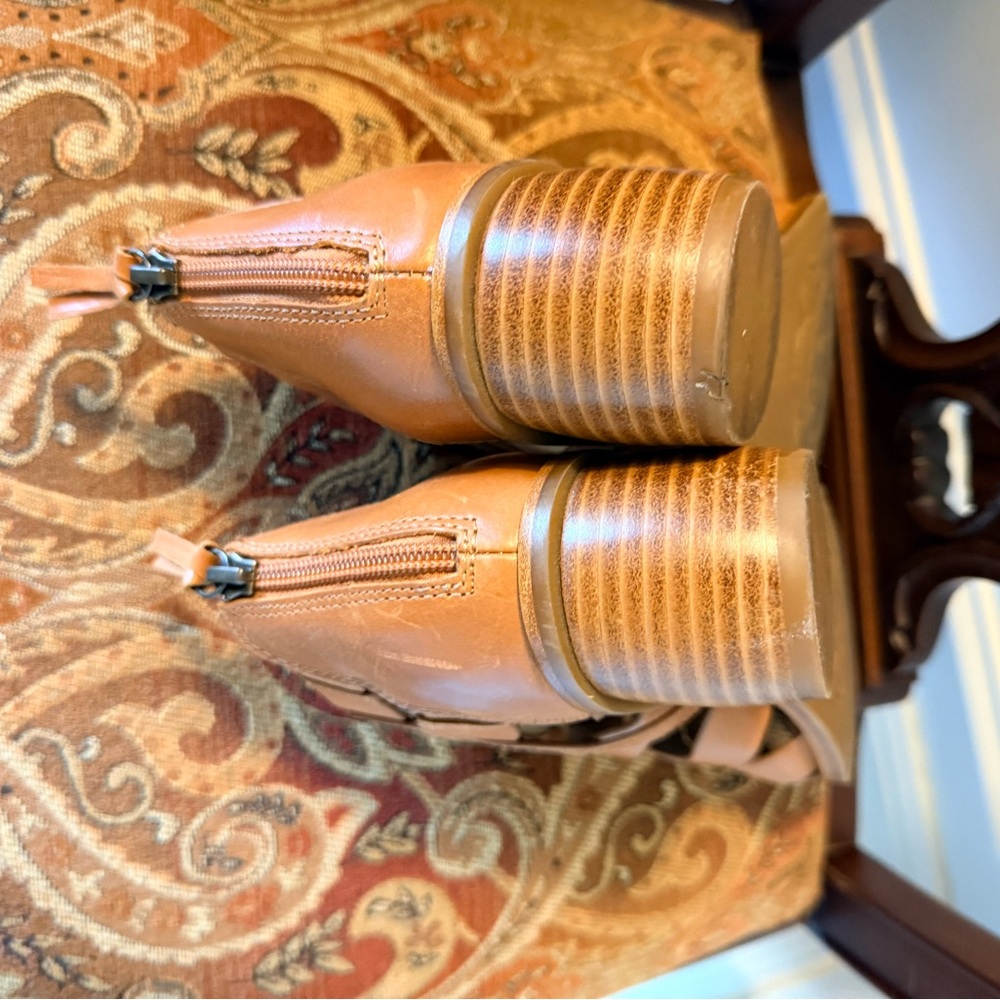Sofft Zip back leather sandal. Size 9. EUC Only worn 1x. Wood heel. - Picture 7 of 14